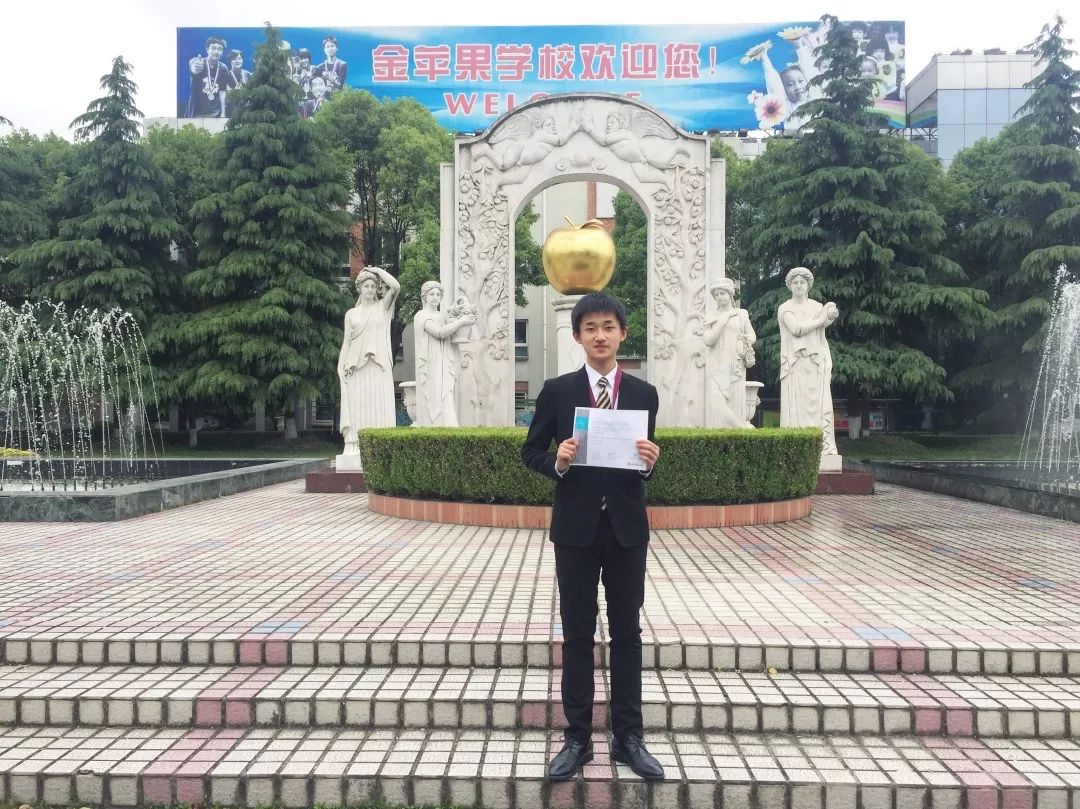 国际部问鼎名校 (6).jpg